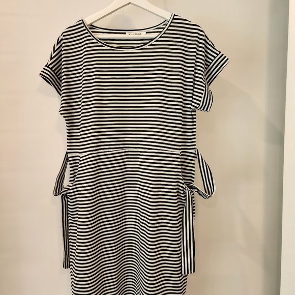 New Light - Striped T-shirt Dress - Picture 5 of 11